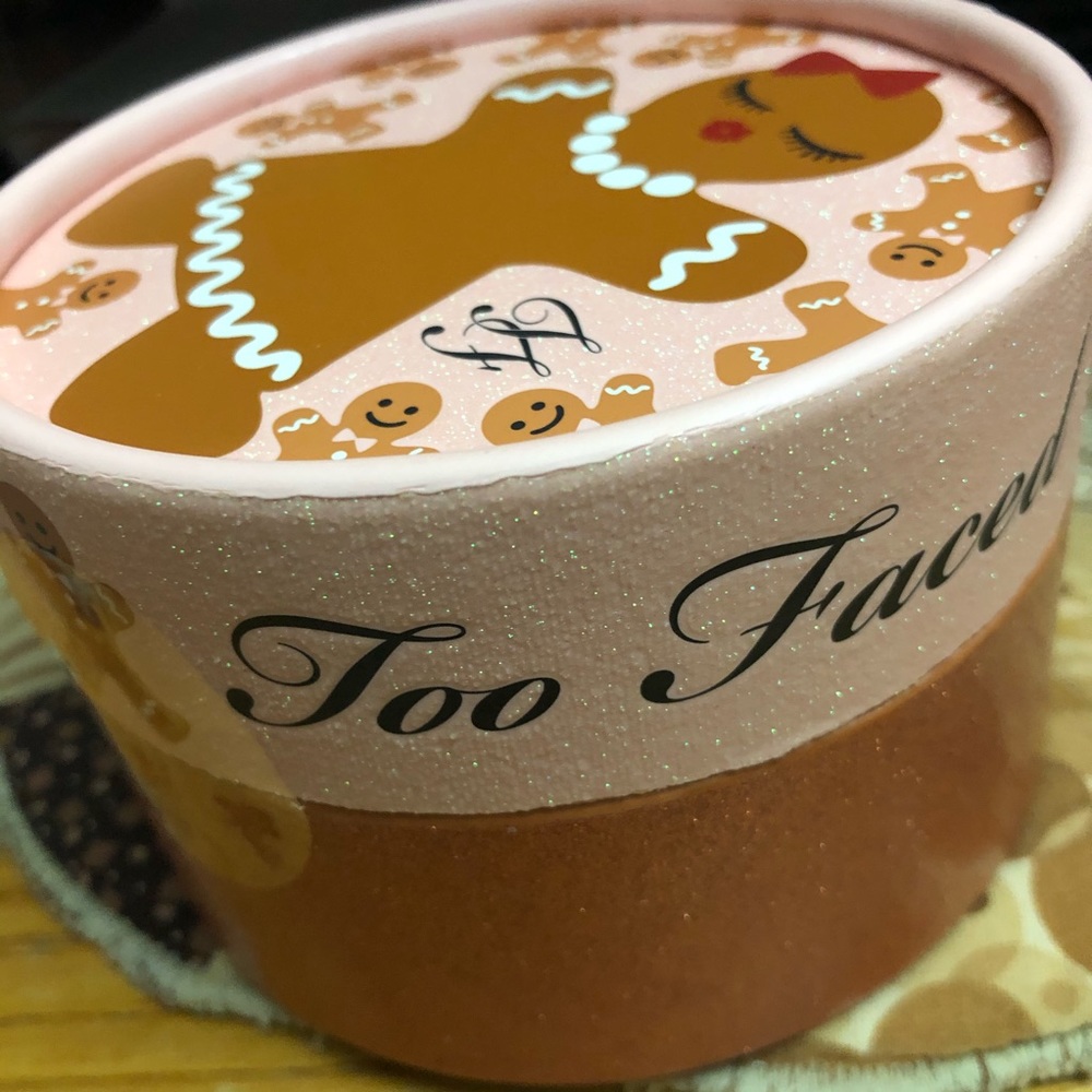Too Faced - Kissable Body Shimmer